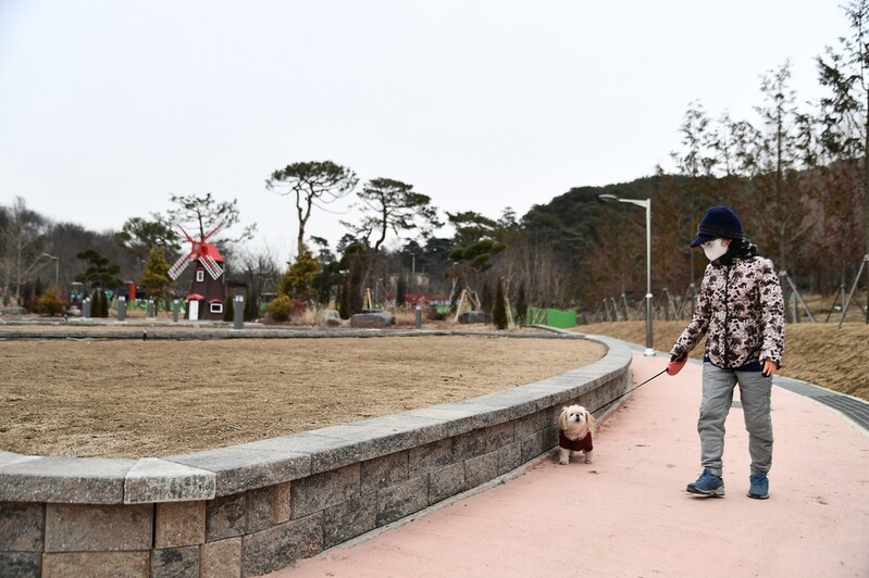 논산시민공원에 반려동물 놀이터 개장…"동물과 시민 모두 행복"
