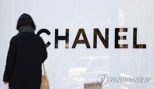 CHANEL selling over 1 trillion won (US$813,428,070.59) in Korea last year