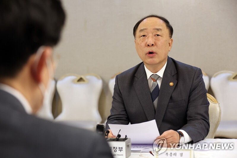 Finance minister to leave for U.S. to attend G-20 meeting