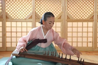 Lee Young-hee donates 5,000 square meters of land for National Intangible Cultural Heritage educational center