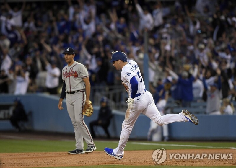 '친정팀' 애틀랜타 처음 만난 다저스 프리먼, 첫 타석 홈런포