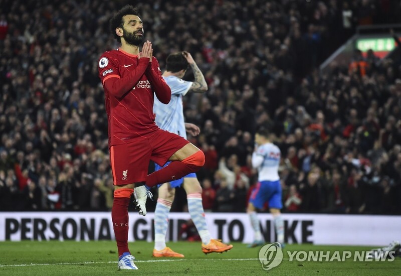 리버풀, 맨유 4-0 완파하고 EPL 선두 도약…살라흐 멀티골
