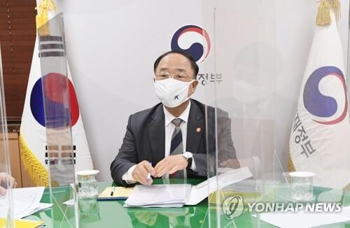 Non-pricing policy must for well-coordinated global climate change responses: Seoul's finance chief