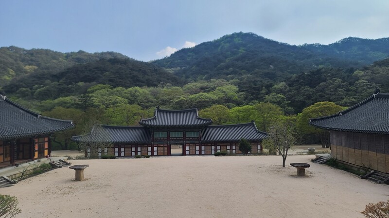 '금단의 땅' 봉암사 40년 만에 공개하려다…내부 논란에 철회