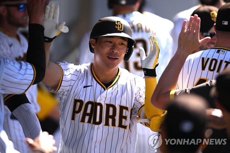 Padres' Kim Ha-seong hits 1st home run of season