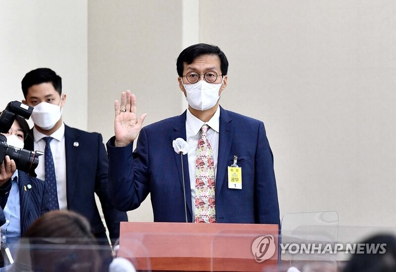 New BOK chief calls for 'delicate' balance in monetary policy for growth, fighting inflation