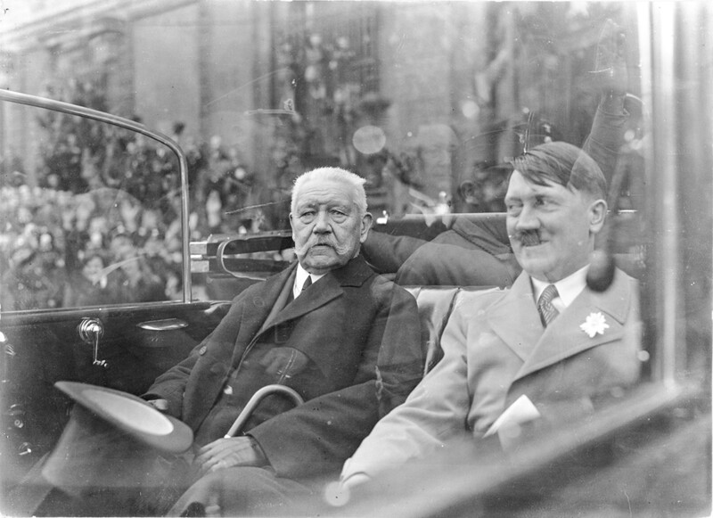 "음모론·비합리성·이기주의가 야만적 나치 독일 만들었다"