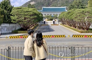 Attention of overall environment instead of separate buildings needed to use Cheong Wa Dae