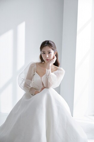 Actress Choi Hyun-seo to marry businessman Kim Doo-hyun in May