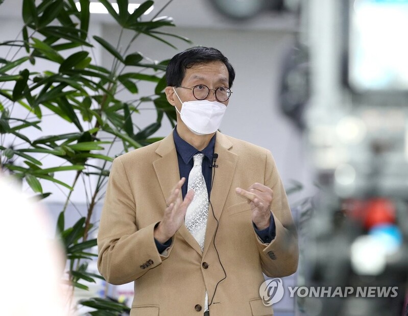 (LEAD) BOK chief concerned more about inflation than growth but undetermined on monetary policy direction in May