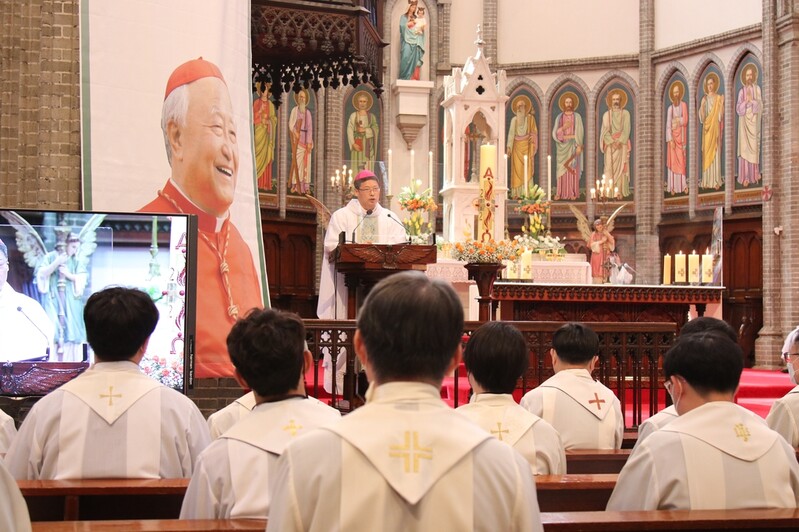 "큰 업적 남긴 교회 어른"…정진석 추기경 선종 1주기 추모미사