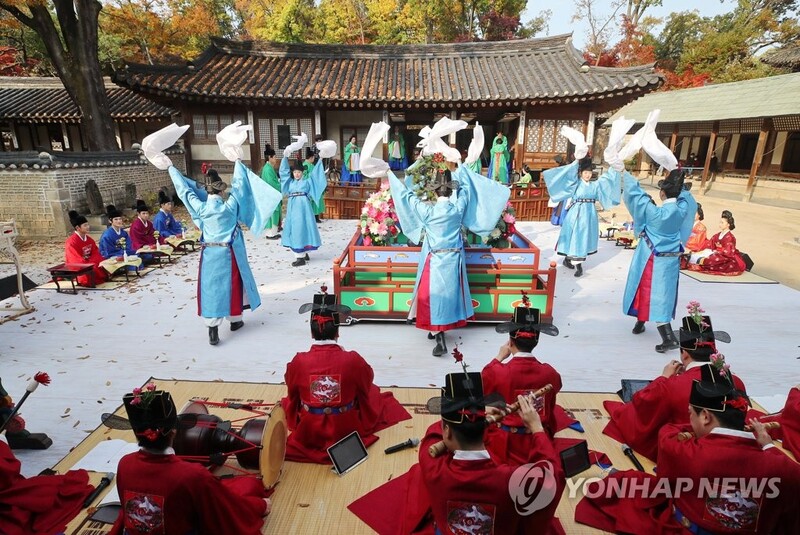 "'가정의 달' 맞아 효 실천하세요"…고궁서 부모 공경 행사