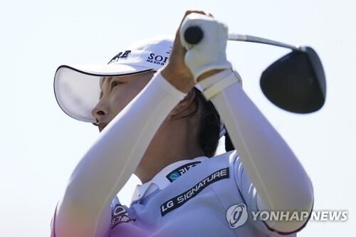 고진영, 버디스 챔피언십 2R 공동 2위…박인비는 9위로 상승