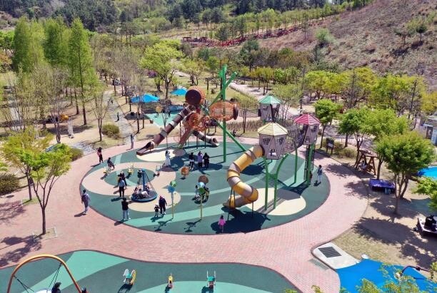 "마스크 없이 즐겁게 놀아 볼까"…밀양 대표 놀이터 3곳