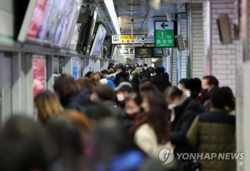 Seoul to resume late-night public transit service
