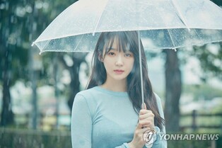 Davichi’s Kang Min-kyung tests positive for COVID-19