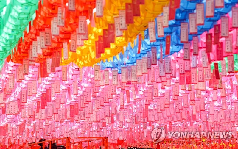 "오늘은 부처님오신날"…전국 사찰서 봉축법요식