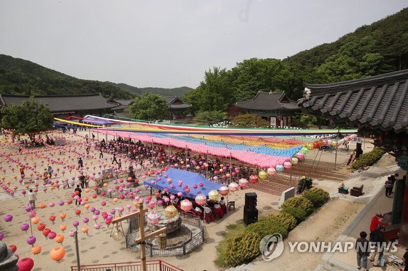 "광명 가득하길" 김제 금산사서 부처님오신날 봉축 법요식