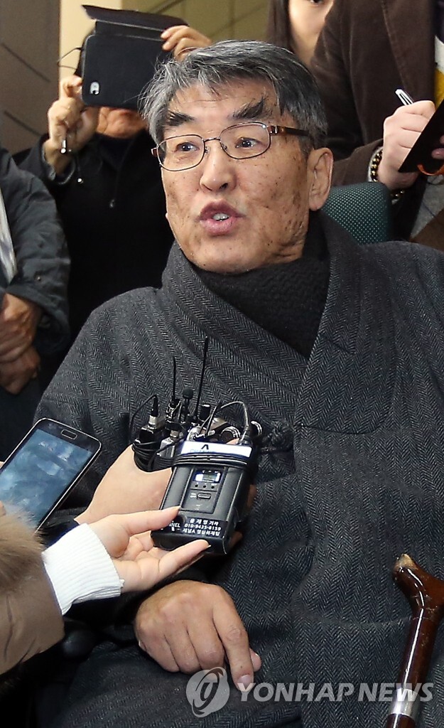 Poet and democracy activist Kim Ji-ha dies at 81