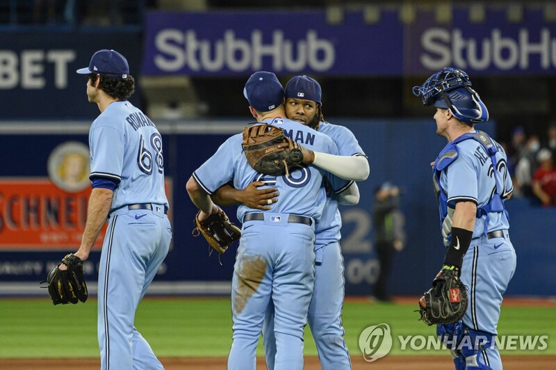 MLB 토론토, 올 시즌에만 270차례 '4인 외야수' 변칙수비