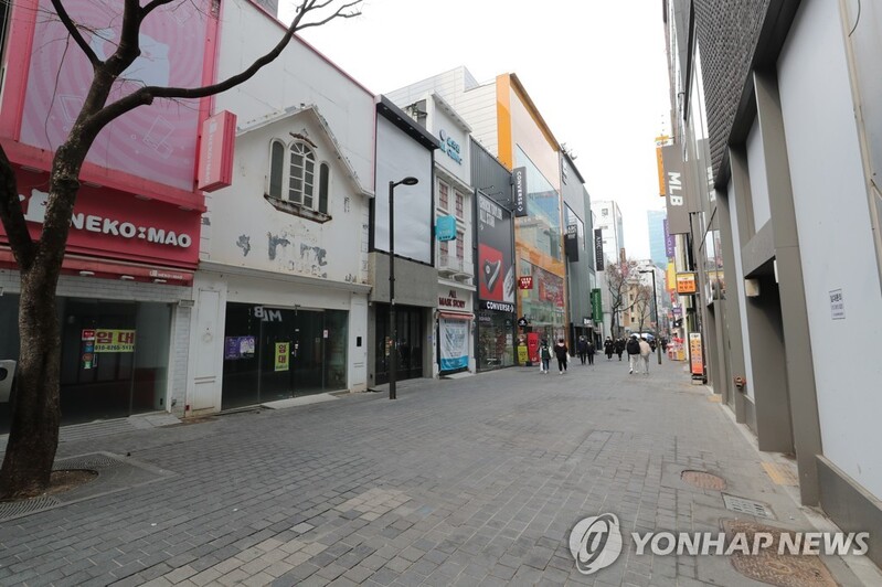 Yoon administration to propose some 35 tln-won extra budget for pandemic-hit merchants