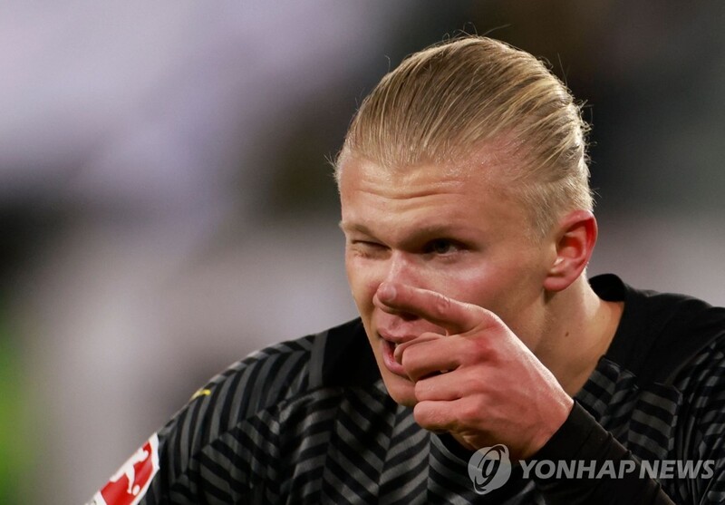 '괴물 골잡이' 홀란, 맨시티행 확정…이적료 800억원