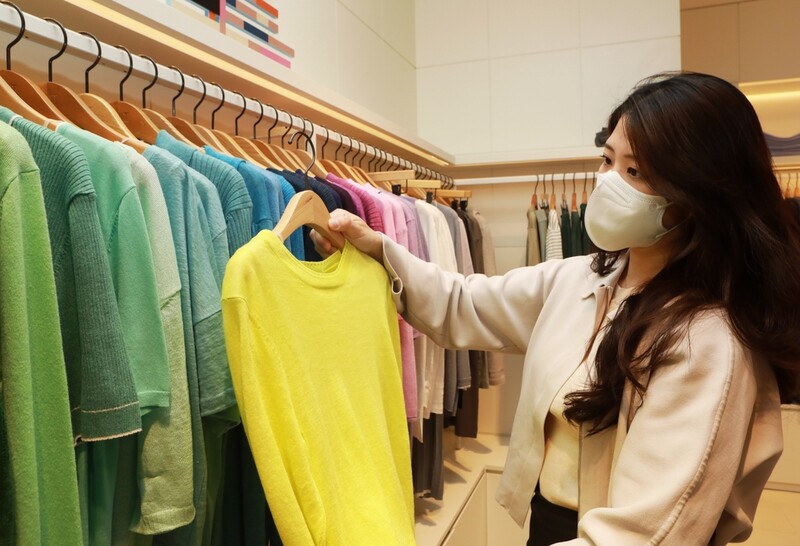 무더위 예고에 리넨 의류 인기…롯데百, 내달까지 최대 50% 할인