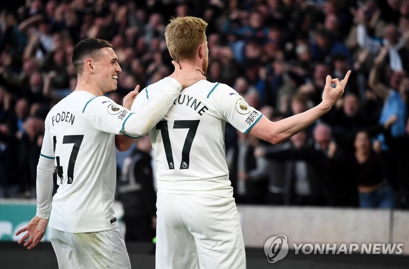 '환영해 홀란!' 더브라위너, 해트트릭하고서 '부처 세리머니'