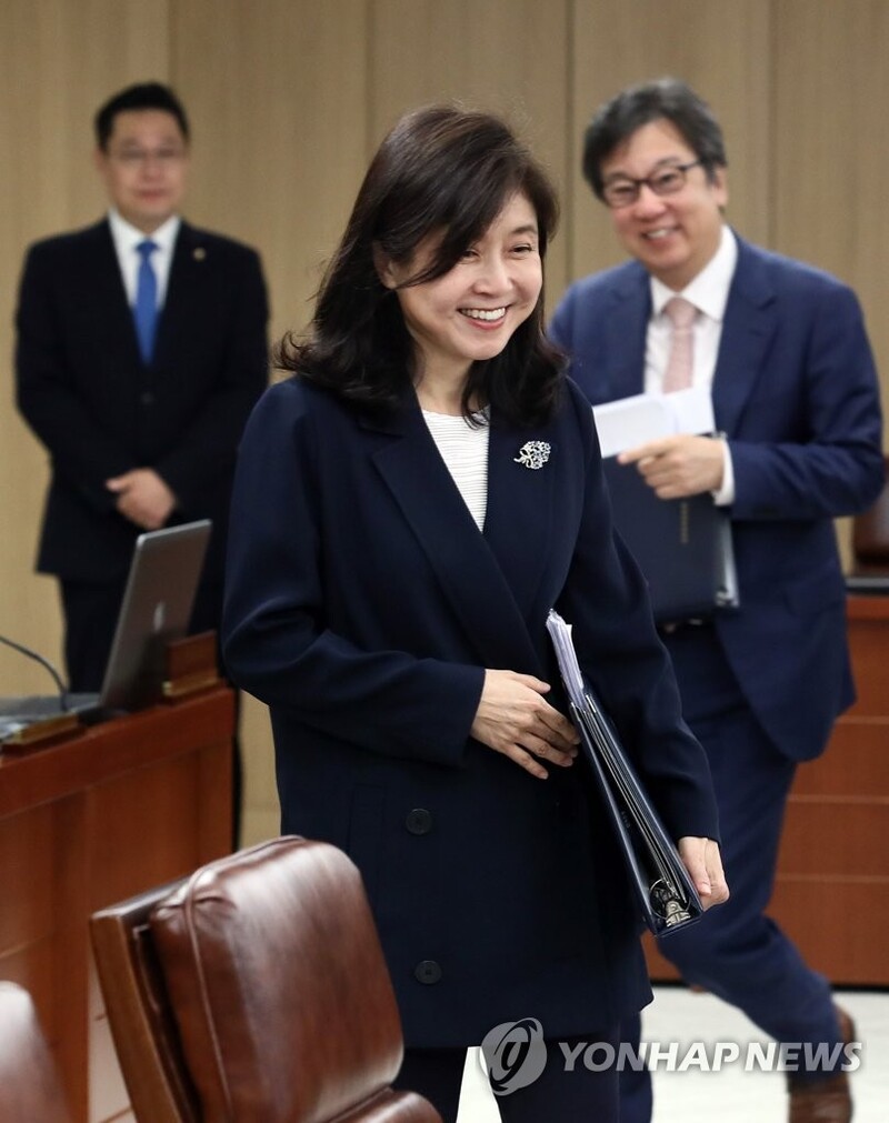 BOK's outgoing policy board member calls for close communication with market