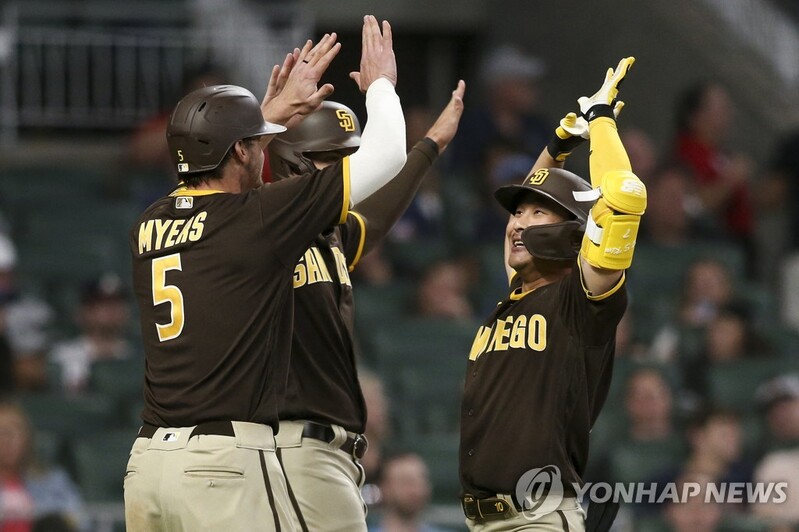 김하성 역전 결승 3점포 폭발…14일만의 멀티히트로 승리 수훈갑(종합)