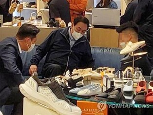 Shoe brand 'Vainer' purchased by President Yoon draws great attention