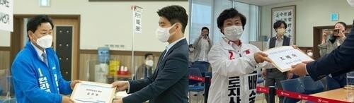 [공약비교:전북] "대기업 5개 이상 유치" vs "새만금 사업 본궤도"