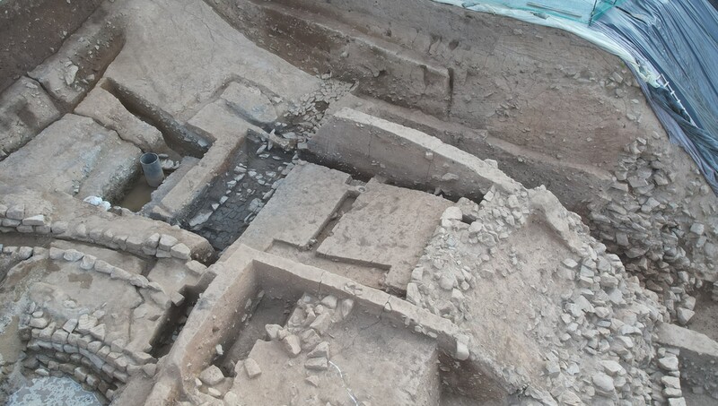 '부여 가림성'서 백제 성벽 드러났다…석축 배수로도 확인