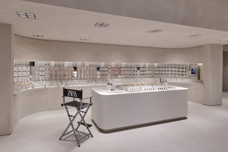 "태블릿 터치로 메이크업 체험"…체험형 매장으로 변신한 '자라'(종합)