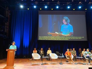 Author Chung Bora attends reading of Booker Prize with fans waiting for her autograph