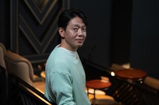 Park Ji-hwan from 'Our Blues' plays as supporter of Ma Dong-seok in 'The Roundup'