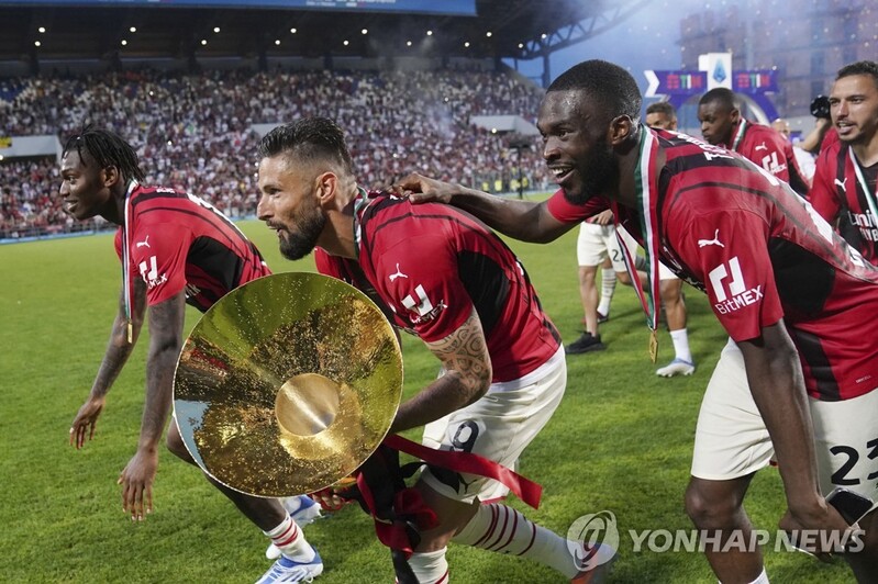 '11년 만에 정상' AC밀란, 세리에A 통산 19번째 우승