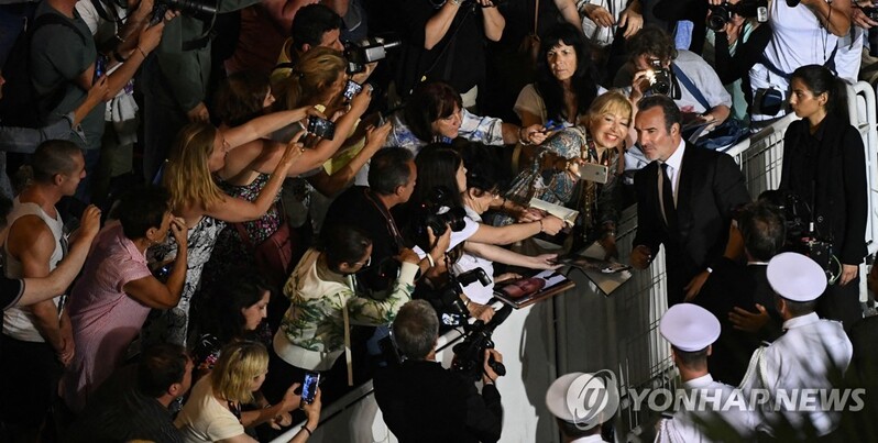 극장 안에서도 모두 노마스크…칸영화제는 이미 '엔데믹'