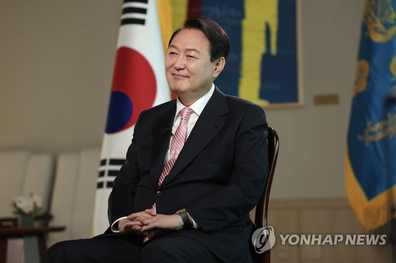 Yoon calls for right mix of nuclear power, renewable energy, natural gas