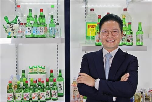 (LEAD) (Yonhap Interview) Hitejinro targets double-digit growth in 2022 soju exports