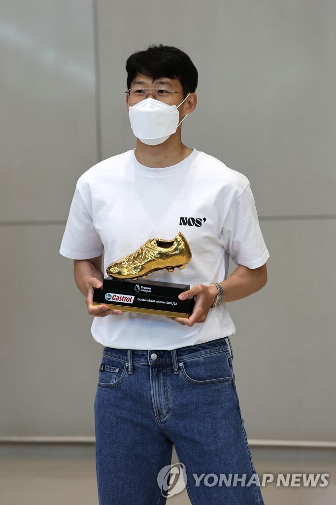 '아시아선수 최초 EPL 득점왕' 손흥민, 골든 부트 들고 금의환향(종합)