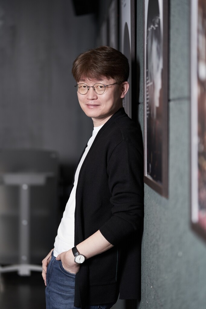 '카시오페아' 신연식 감독 "모두 서로 빚을 지고 갚으며 살죠"