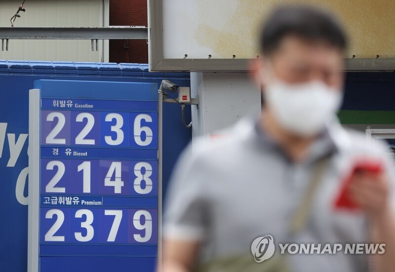 Diesel, gasoline prices top 2,000 won amid tight supply