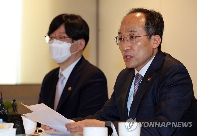 Inflation growth to top 5 pct for some time: finance minister