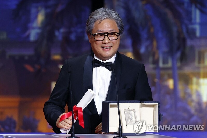 (2nd LD) Park Chan-wook wins Best Director, Song Kang-ho gets Best Actor at Cannes