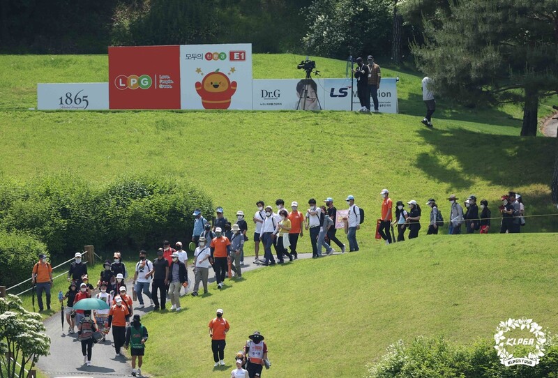 KLPGA투어 대회 도중 스프링클러 오작동 '소동'