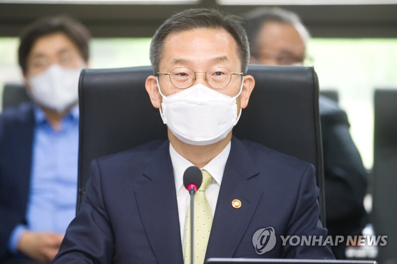 S. Korea to cultivate over 3,000 semiconductor talents by 2027: science ministry