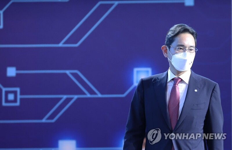 Samsung's Lee meets Intel CEO in Seoul to discuss chip cooperation