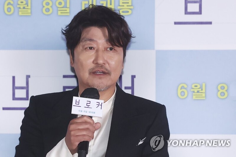 송강호 "수상 순간 패닉…천천히 야금야금 느끼고 싶어"