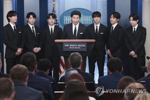 검은정장 맞춰입고 백악관 들어간 BTS…'선한 영향력' 세계과시